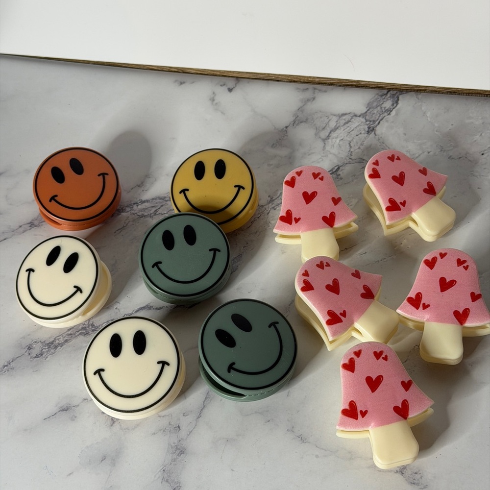 Bundle of 12 Cute Fridge Clips – Smiley Faces & Heart Popsicle Clips